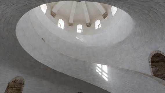 Interior view of the whitewashed spiral equestrian ramp of Rundetaarn